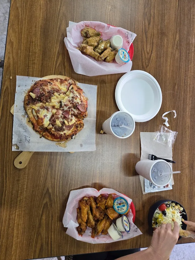 Hawaiian Pizza and Wings